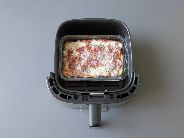 Parmigiana z cukinii we frytkownicy: szybko, lekko i chrupiąco - Przygotowanie krok 9