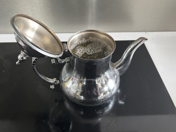 Jak przygotować autentyczną marokańską herbatę miętową? - Przygotowanie krok 3