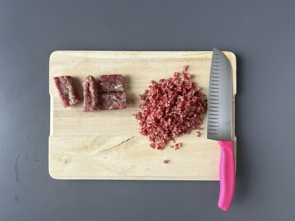 Tartar de fuet: ekspresowa wersja klasycznego tatara ze steku - Przygotowanie krok 1