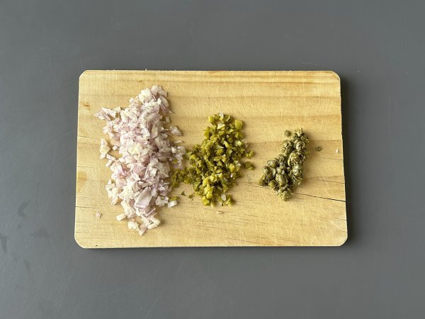Tartar de fuet: ekspresowa wersja klasycznego tatara ze steku - Przygotowanie krok 2