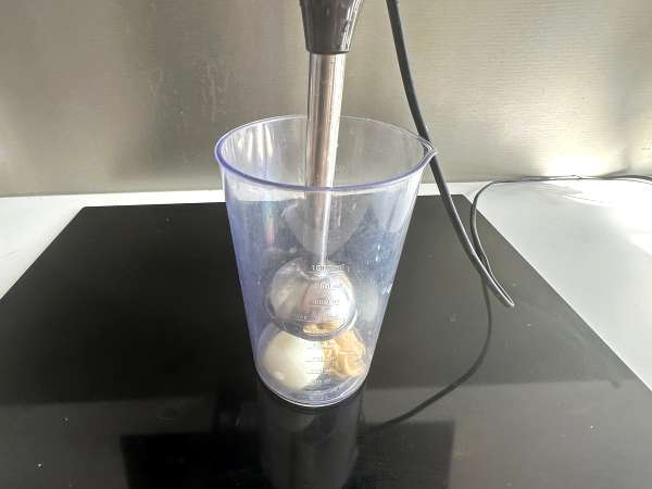 Majonez białkowy z gotowanych jajek: lekki, smaczny i bez oleju - Przygotowanie krok 2