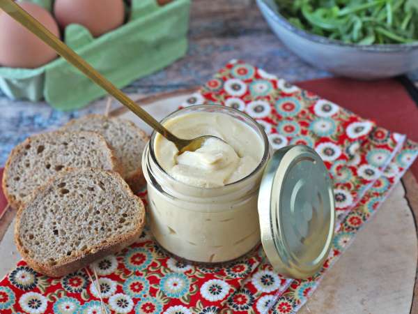 Majonez białkowy z gotowanych jajek: lekki, smaczny i bez oleju - Przygotowanie krok 5