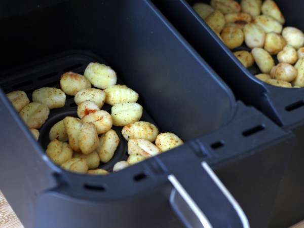 Chrupiąca sałatka z gnocchi, ultra modna, smaczna i zbilansowana, idealna na lato! - Przygotowanie krok 2