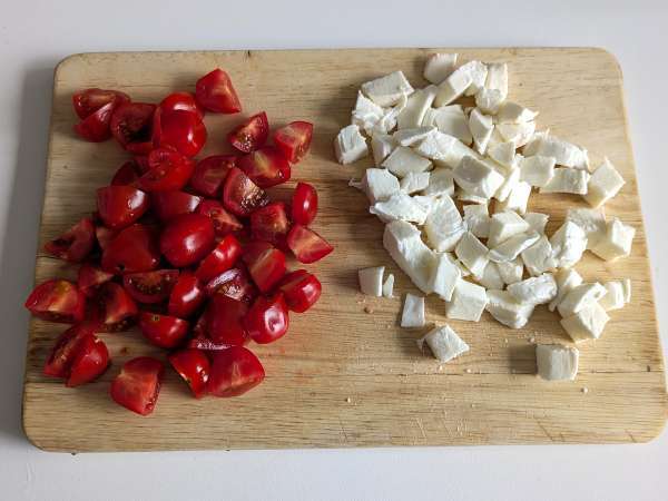Makaron na zimno z pesto z rukoli, pomidorkami koktajlowymi i mozzarellą: świeży i szybki przepis na lato - Przygotowanie krok 5