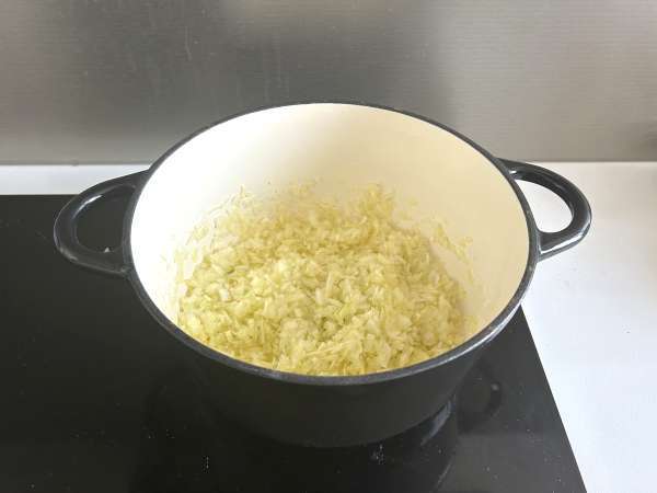 Tradycyjne marokańskie ciasto z cegiełkami, kurczakiem i przyprawami - Przygotowanie krok 2