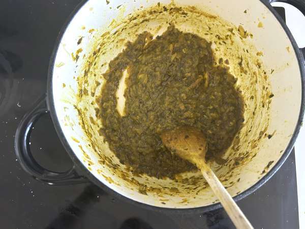 Tradycyjne marokańskie ciasto z cegiełkami, kurczakiem i przyprawami - Przygotowanie krok 5