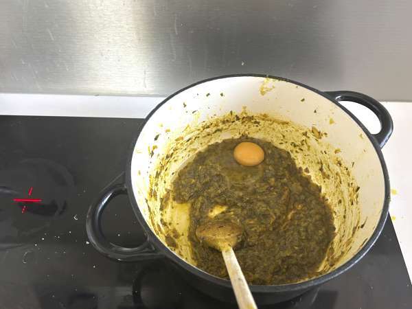 Tradycyjne marokańskie ciasto z cegiełkami, kurczakiem i przyprawami - Przygotowanie krok 6