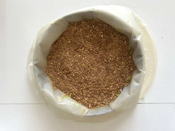 Tradycyjne marokańskie ciasto z cegiełkami, kurczakiem i przyprawami - Przygotowanie krok 13