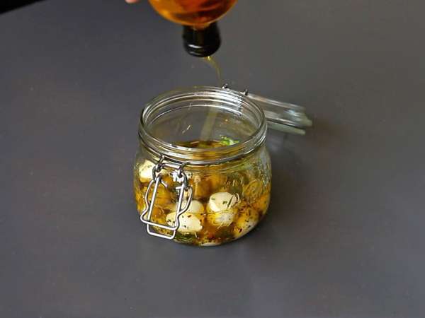 Marynowane kulki mozzarelli na aperitif lub do sałatki! - Przygotowanie krok 4