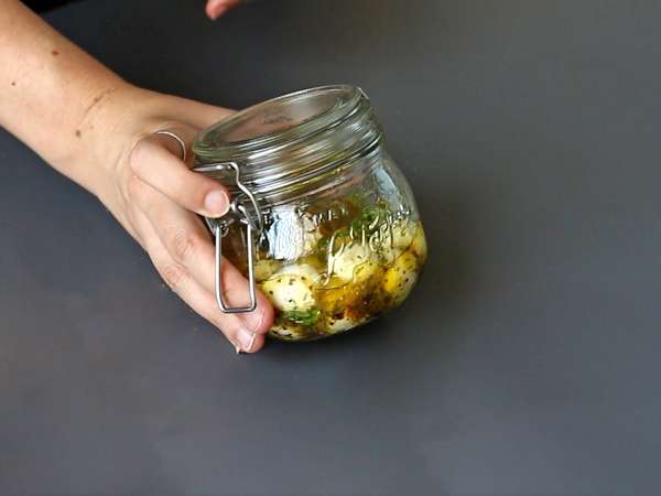 Marynowane kulki mozzarelli na aperitif lub do sałatki! - Przygotowanie krok 5