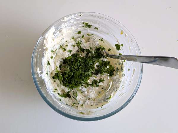 Tortelloni di bresaola nadziewane rukolą i serem ricotta: smaczne i gotowe w 10 minut! - Przygotowanie krok 3