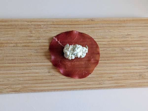 Tortelloni di bresaola nadziewane rukolą i serem ricotta: smaczne i gotowe w 10 minut! - Przygotowanie krok 4