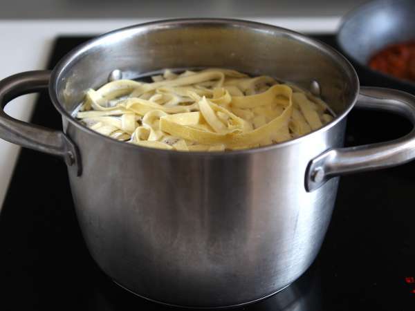 Makaron z sosem bolońskim - tagliatelle al ragù alla bolognese - Przygotowanie krok 7