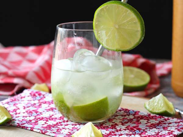 Lemon Caipirinha: łatwy do przygotowania brazylijski drink bez shakera do koktajli - Przygotowanie krok 6