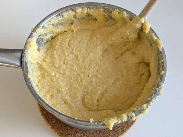 Doskonała kremowa polenta: prosty przepis na miękkie i smaczne danie - Przygotowanie krok 5