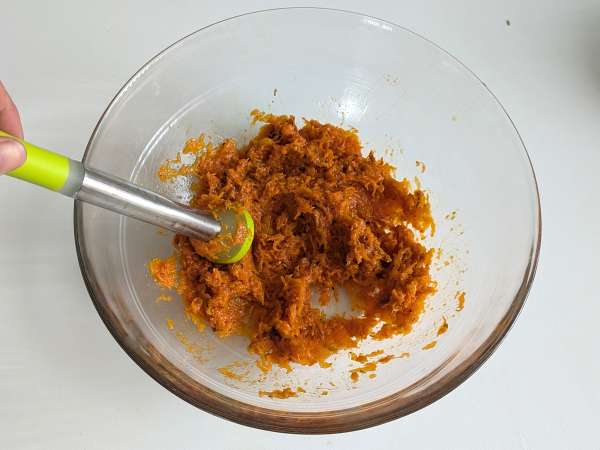 Pieczeń dyniowa z pieczarkami i żylastym serem scamorza: smaczny i łatwy przepis na pieczenie - Przygotowanie krok 4