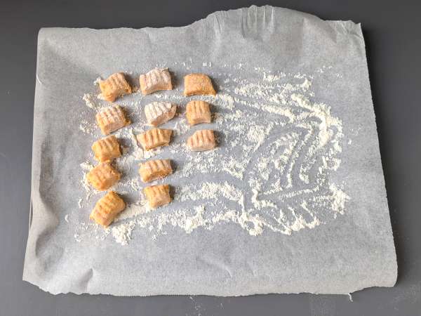 Kremowe gnocchi dyniowe z Philadelphią i chrupiącymi orzechami włoskimi - Przygotowanie krok 5