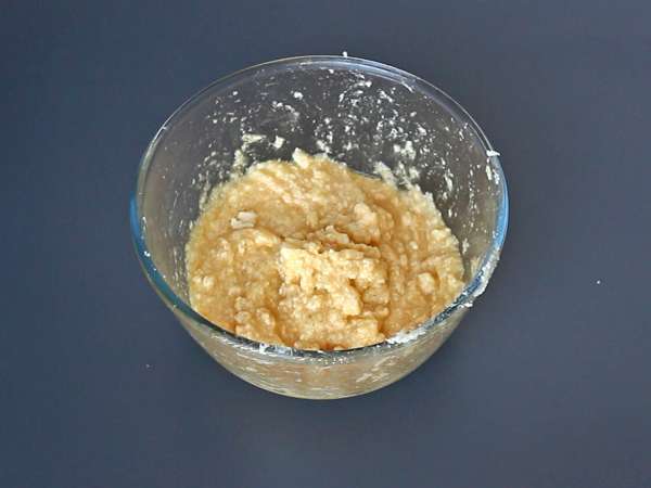 Ciasteczka cynamonowe, rozpływające się w ustach i chrupiące o dobrym smaku cynamonu. - Przygotowanie krok 3