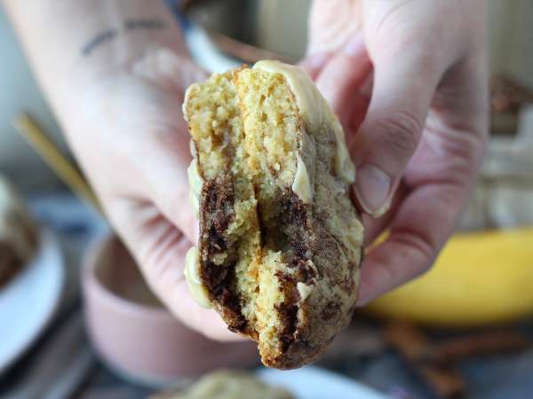 Ciasteczka cynamonowe, rozpływające się w ustach i chrupiące o dobrym smaku cynamonu. - Przygotowanie krok 9