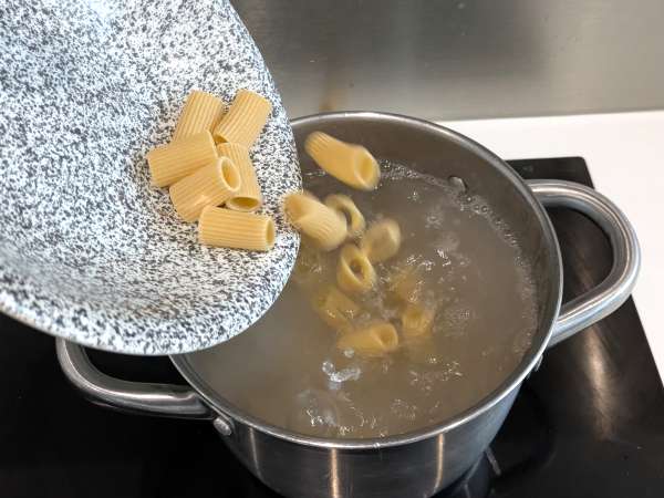 Pasta al forno ai funghi: idealny kremowy i żylasty przepis na jesień - Przygotowanie krok 5