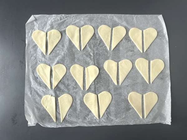 Ciasteczka z duchami: najłatwiejszy i najzabawniejszy przepis na Halloween dla dzieci - Przygotowanie krok 2