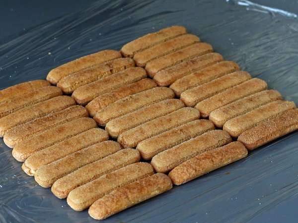 Kłoda w kształcie tiramisu bez formy dla miłośników kawy - Przygotowanie krok 3