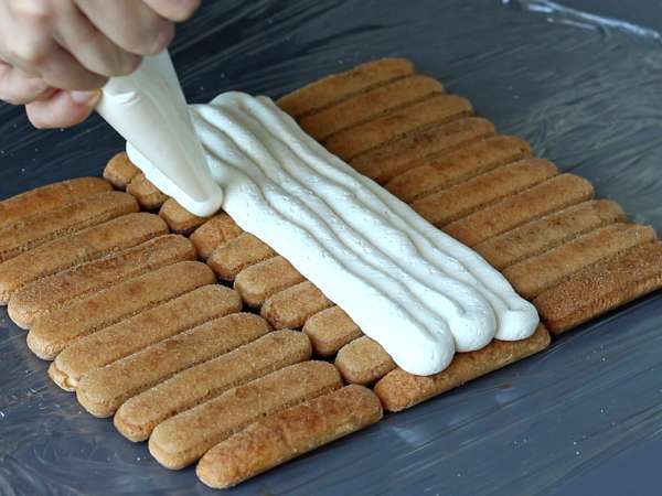 Kłoda w kształcie tiramisu bez formy dla miłośników kawy - Przygotowanie krok 4