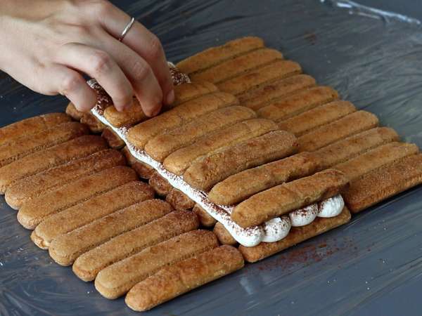 Kłoda w kształcie tiramisu bez formy dla miłośników kawy - Przygotowanie krok 6