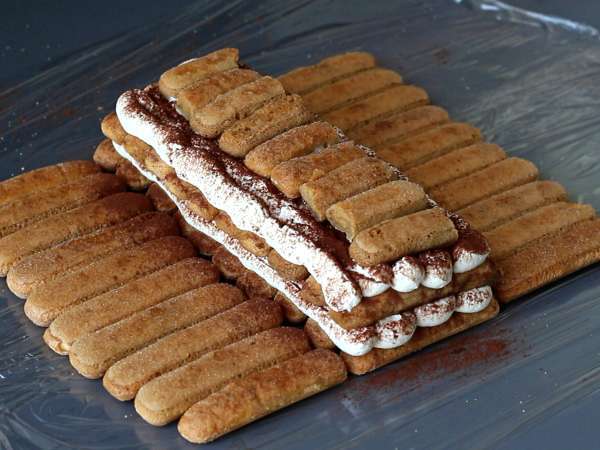 Kłoda w kształcie tiramisu bez formy dla miłośników kawy - Przygotowanie krok 7