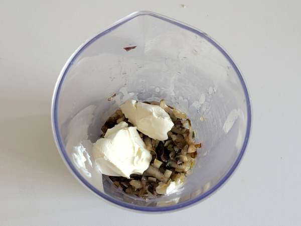 Kremowy makaron z radicchio, chrupiącym boczkiem i orzechami włoskimi: szybki przepis, któremu nie można się oprzeć - Przygotowanie krok 4