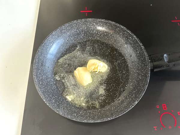 Cebula confit: prosta, elegancka i idealna do mięs i serów - Przygotowanie krok 2