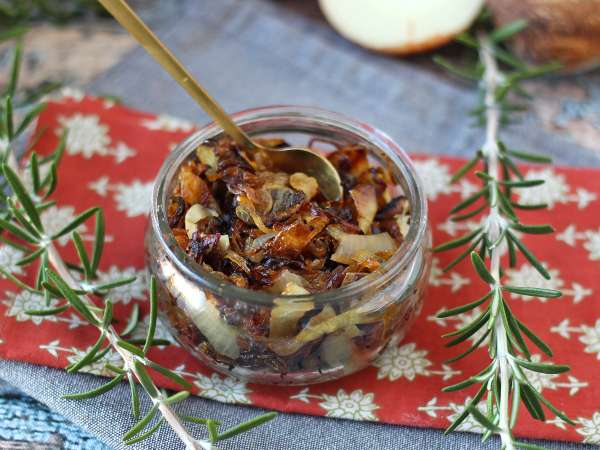 Cebula confit: prosta, elegancka i idealna do mięs i serów - Przygotowanie krok 6