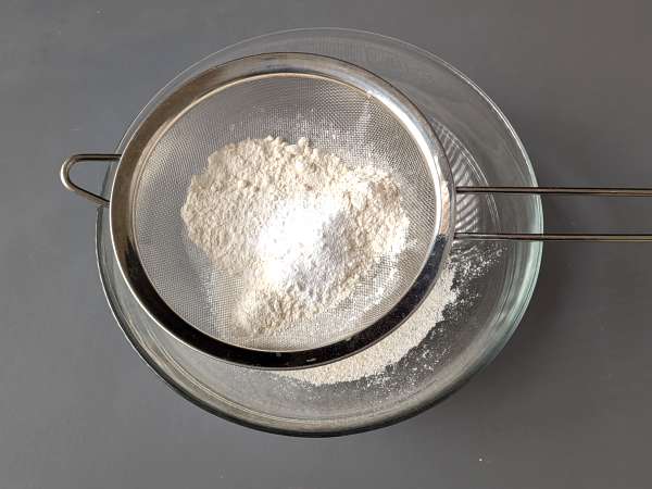 Tarta z dżemem truskawkowym: klasyczny przepis na ciasto kruche (również serca) - Przygotowanie krok 1