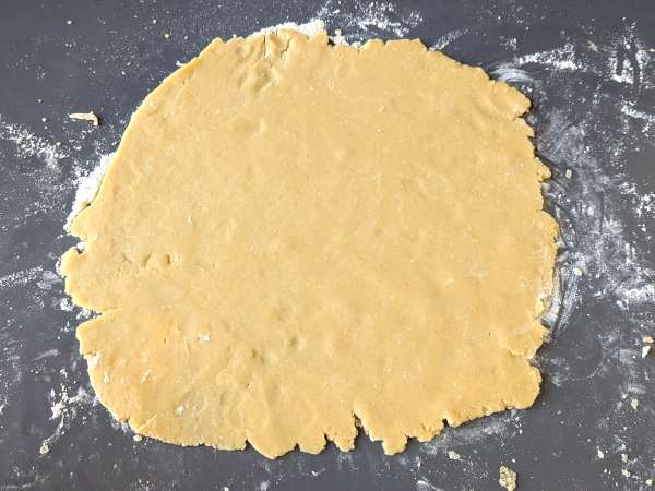 Walentynkowe tarty z dżemem truskawkowym: romantyczne domowe smakołyki - Przygotowanie krok 3