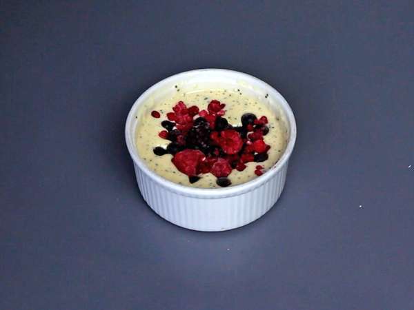 Super proste ciasto proteinowe z czerwonymi owocami - Przygotowanie krok 3