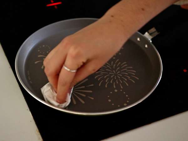 Naleśnikowe tagliatelle z czekoladą i orzeszkami ziemnymi! - Przygotowanie krok 3