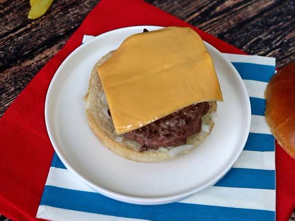Cheeseburger, słynny burger, którego wszyscy kochają! - Przygotowanie krok 4