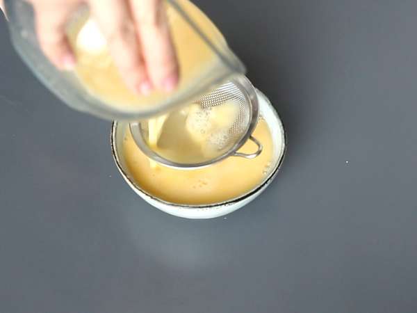 Chińskie jajka na parze: chiński przepis na jedwabiste jajka na parze z zaledwie dwóch składników! - Przygotowanie krok 2