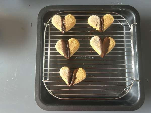 Serduszka Soletilla z polewą czekoladową i pistacjową - Przygotowanie krok 5