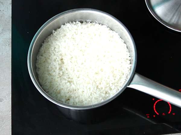 Onigiri z żółtkami jaj zakonserwowanymi w sosie sojowym - Przygotowanie krok 3