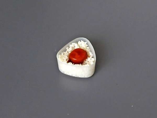 Onigiri z żółtkami jaj zakonserwowanymi w sosie sojowym - Przygotowanie krok 5