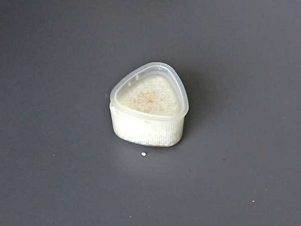 Onigiri z żółtkami jaj zakonserwowanymi w sosie sojowym - Przygotowanie krok 6