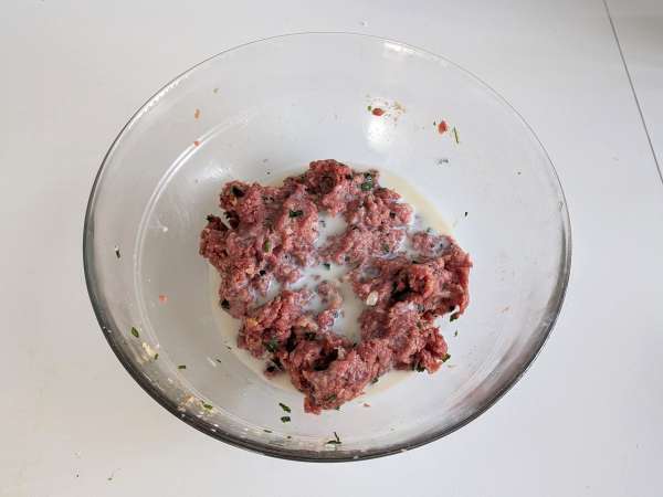 Miękkie klopsiki we frytkownicy: szybki i łatwy przepis z wołowiną - Przygotowanie krok 4