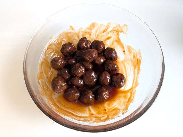 Klopsiki we frytkownicy powietrznej ze słodko-kwaśnym sosem barbecue: łatwy i smaczny przepis - Przygotowanie krok 8