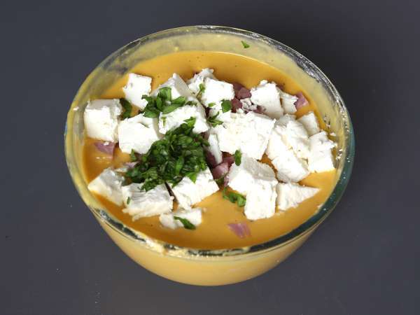 Pikantne brownie z szynką i fetą oraz dynią: idealny przepis na zupę recyklingową! - Przygotowanie krok 2