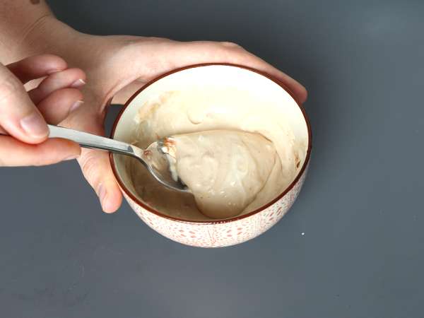 Kremowy, smaczny sos do chrupiącego kurczaka - Przygotowanie krok 2