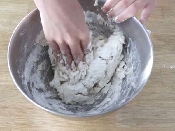 Wilgotna pizza Margherita - Przygotowanie krok 1