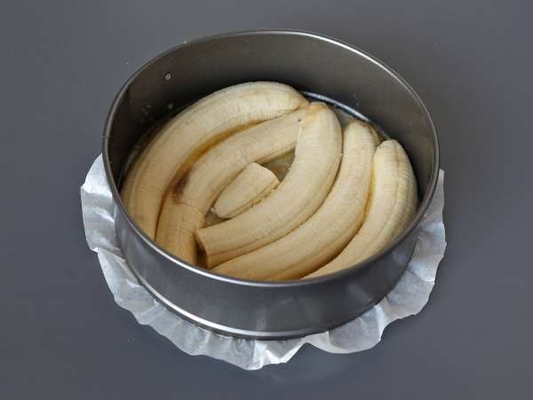 Dodatkowy tort bananowy z pomadą do góry nogami - Przygotowanie krok 2