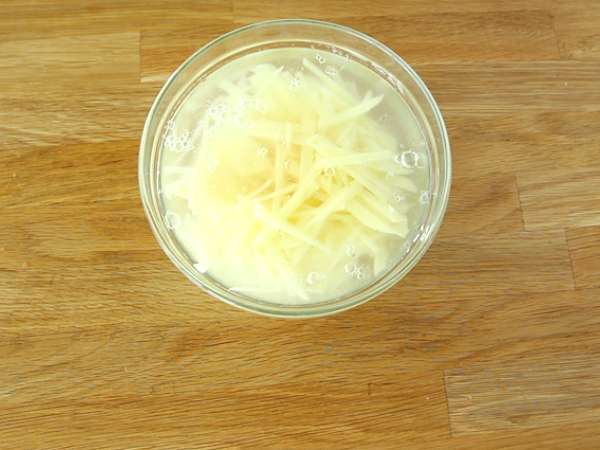 Chipsy ziemniaczane z frytkownicy powietrznej tak chrupiące, że nie uwierzysz, że są domowej roboty - Przygotowanie krok 2