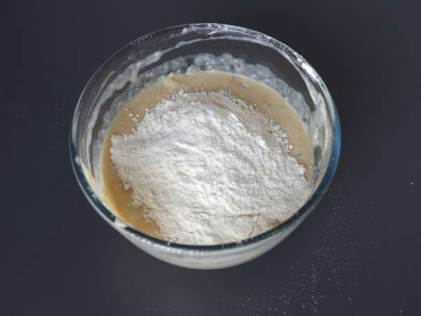 Wyśmienite babeczki z bananami i kawałkami czekolady - Przygotowanie krok 4